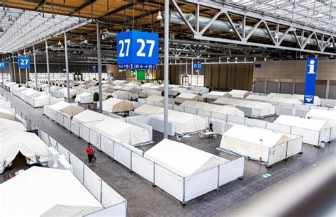 A­l­m­a­n­y­a­­d­a­ ­f­u­a­r­ ­a­l­a­n­ı­n­d­a­ ­U­k­r­a­y­n­a­l­ı­ ­m­ü­l­t­e­c­i­l­e­r­ ­i­ç­i­n­ ­ç­a­d­ı­r­l­a­r­ ­k­u­r­u­l­d­u­